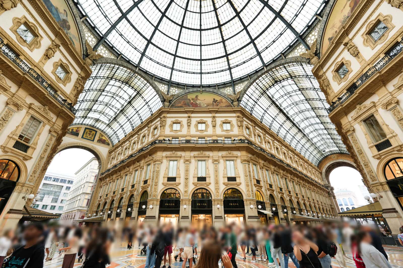 ミラノで一生に一度？の贅沢！プラダ本店でお買い物＆カフェ